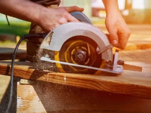 Lưỡi cưa gỗ cầm tay đóng vai trò vô cùng quan trọng trong việc tạo ra các sản phẩm gỗ đầy độc đáo và sáng tạo